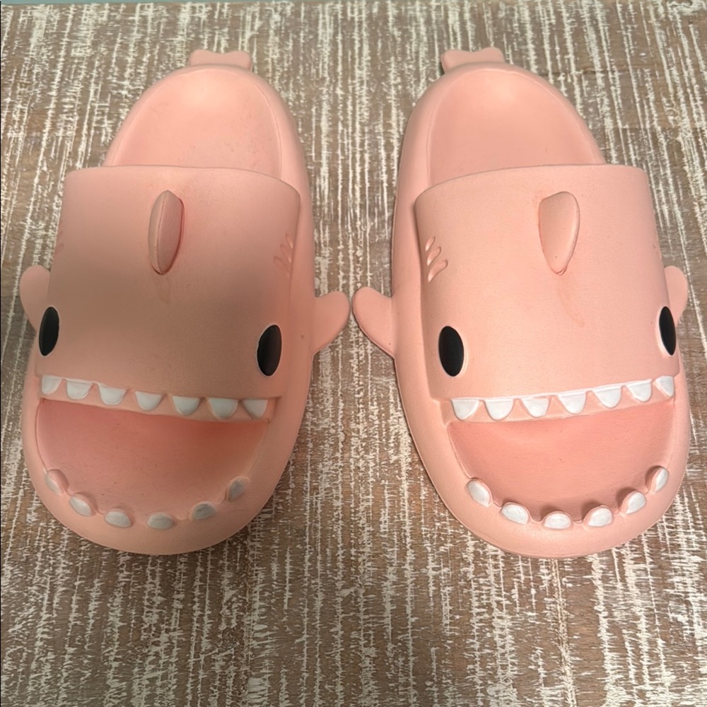 Crayon Friends Slides. Size 40-41. US 7/8. 
Like New